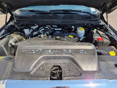 Used 2025 RAM 2500 Laramie AWD/4WD image 36