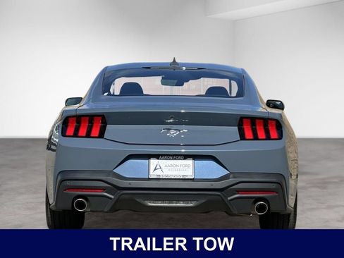 Used 2025 Ford Mustang Coupe RWD image 4