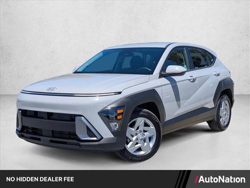 Certified 2025 Hyundai Kona SE FWD image 1