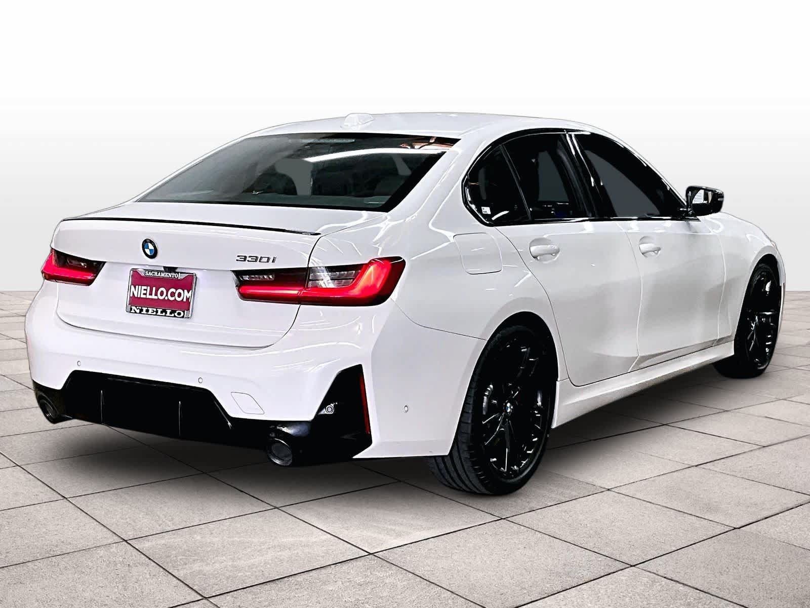 Used 2023 BMW 330i Sedan w/ M Sport Package RWD image 16