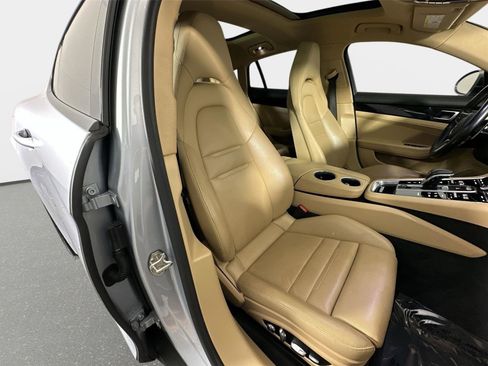Used 2018 Porsche Panamera 4 AWD/4WD image 27