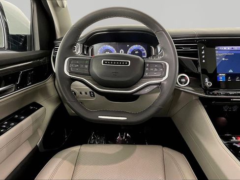 Used 2022 Jeep Wagoneer Series III w/ Premium Group I AWD/4WD image 8