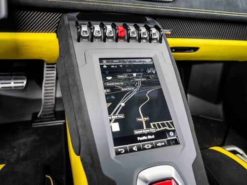 Used 2022 Lamborghini Huracan STO image 25