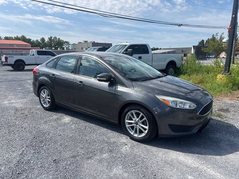 Used 2015 Ford Focus SE FWD image 5