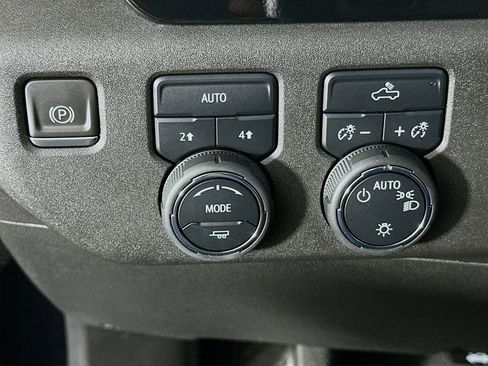 Used 2023 Chevrolet Silverado 1500 LT image 16