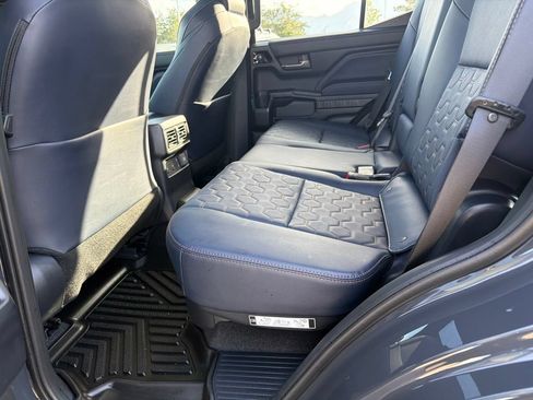 Used 2025 Toyota 4Runner Platinum AWD/4WD image 19