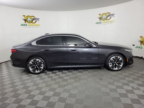 Used 2024 BMW 530i xDrive w/ Premium Package AWD/4WD image 8