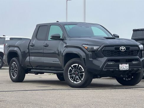 Used 2024 Toyota Tacoma TRD Sport image 2