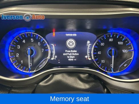Used 2024 Chrysler Pacifica Touring-L FWD image 18