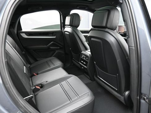 New 2026 Porsche Cayenne S image 29