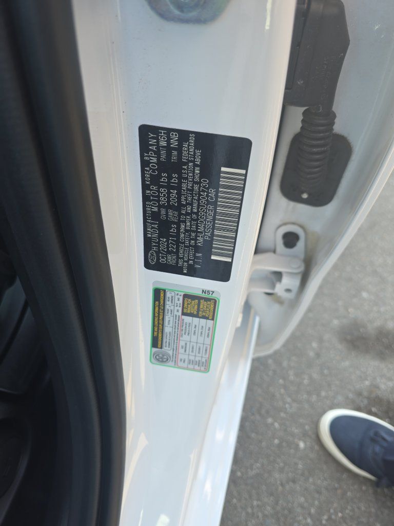 Used 2025 Hyundai Elantra Sport w/ Cargo Package FWD image 27