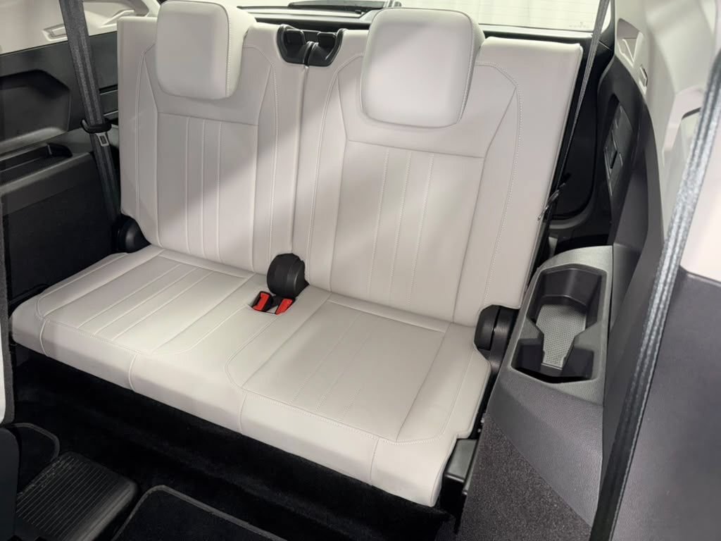 Used 2023 Volkswagen Tiguan SE FWD image 34