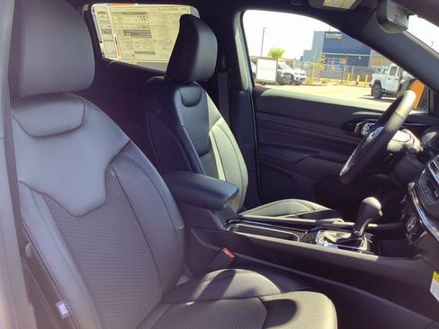 New 2025 Jeep Compass Latitude w/ Sun & Sound Group image 37