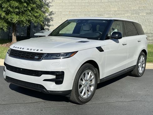 Used 2024 Land Rover Range Rover Sport SE AWD/4WD image 2