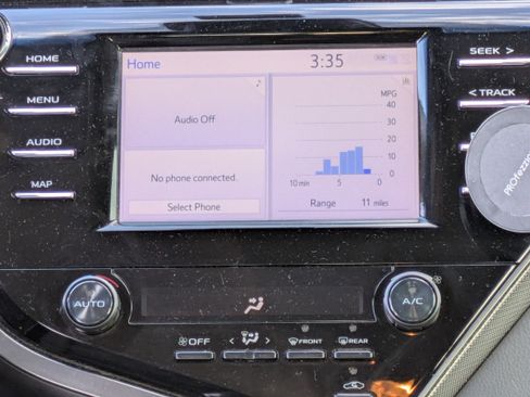 Used 2019 Toyota Camry LE image 18