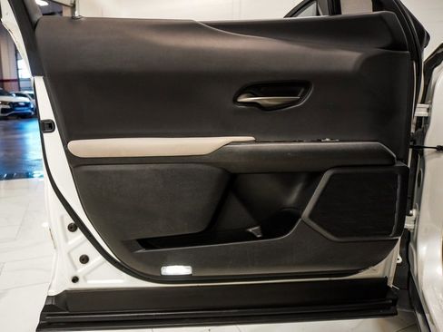 Used 2020 Lexus UX 200 image 18