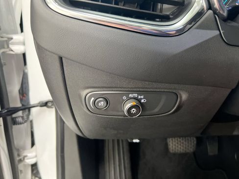 Used 2021 Chevrolet Equinox LT FWD image 17