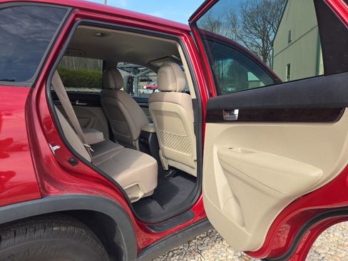 Used 2015 Kia Sorento LX image 14