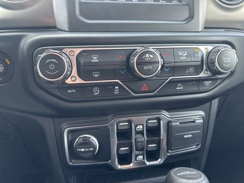 Used 2023 Jeep Gladiator Sport AWD/4WD image 23