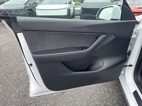 Used 2022 Tesla Model Y Performance image 28