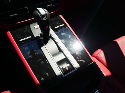 New 2026 Porsche Macan AWD/4WD image 35