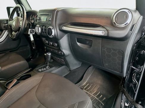 Used 2018 Jeep Wrangler Unlimited Sahara w/ Connectivity Group image 25