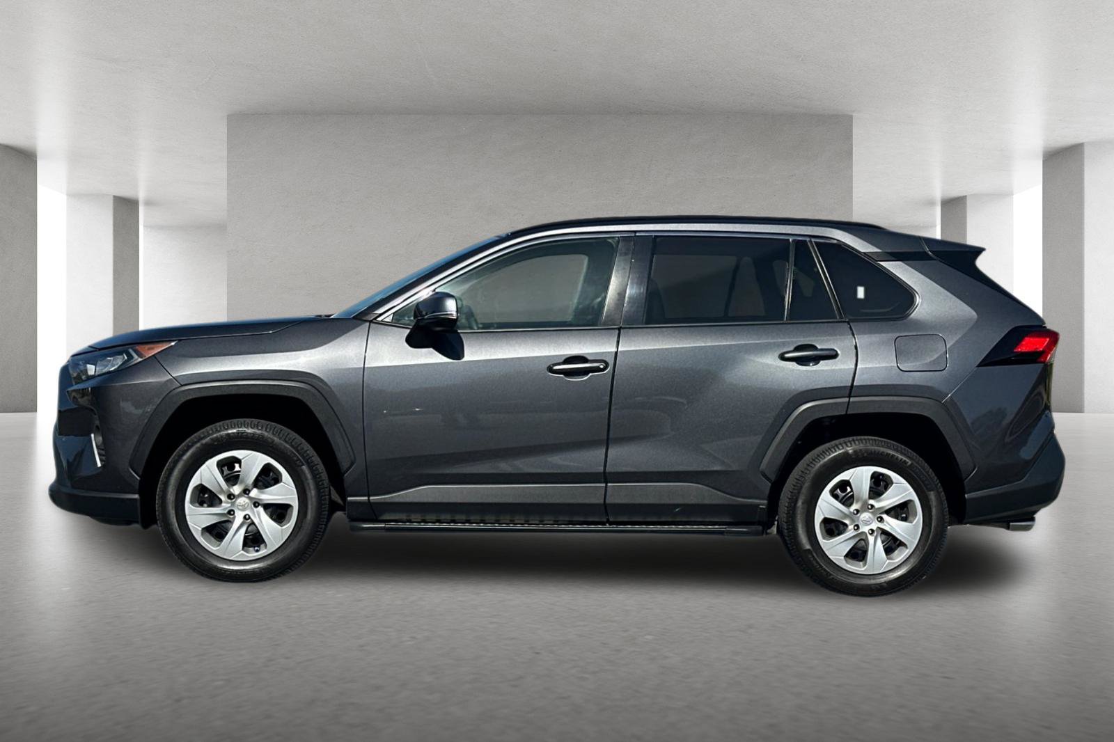 Used 2021 Toyota RAV4 LE FWD image 7