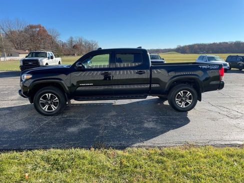 Used 2017 Toyota Tacoma TRD Sport image 11