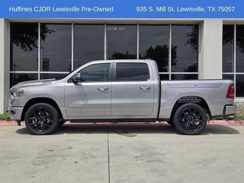 Used 2024 RAM 1500 Laramie AWD/4WD image 4