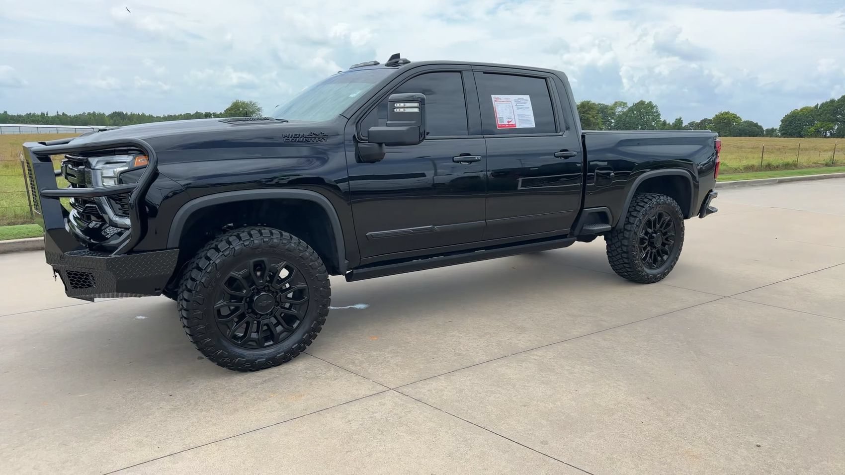 Used 2025 Chevrolet Silverado 2500 High Country w/ Midnight Edition AWD/4WD image 5