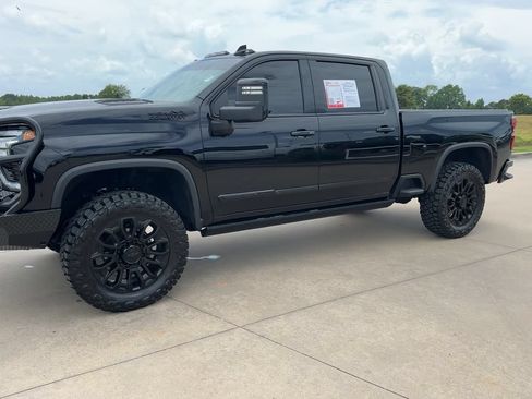 Used 2025 Chevrolet Silverado 2500 High Country w/ Midnight Edition AWD/4WD image 5