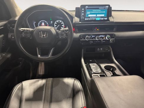 Used 2024 Honda Pilot Touring image 11