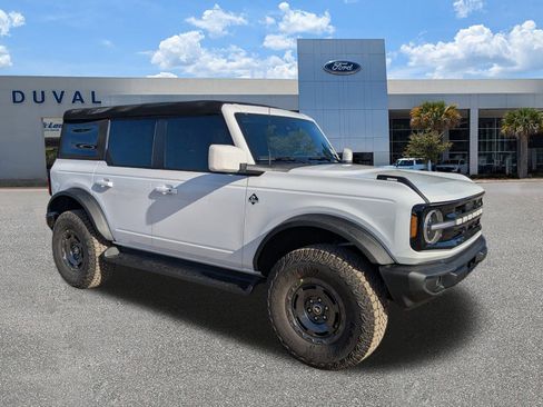 New 2025 Ford Bronco Outer Banks w/ Sasquatch Package image 2