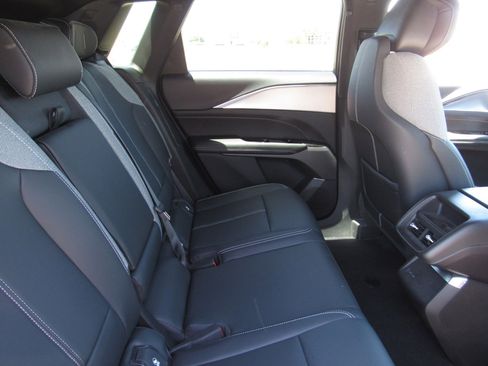 Used 2024 Cadillac Lyriq Tech RWD image 11