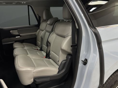 Used 2025 Ford Expedition Max Active AWD/4WD image 23