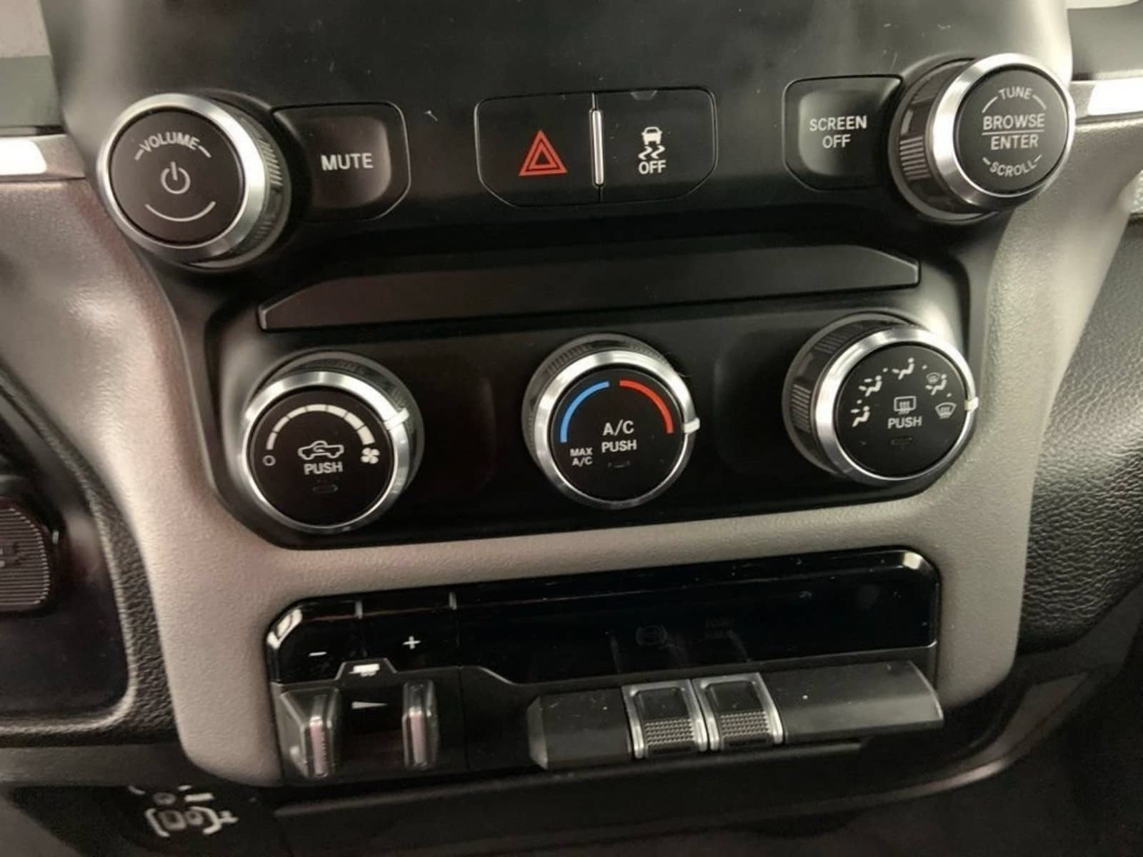 Used 2024 RAM 3500 Big Horn AWD/4WD image 20