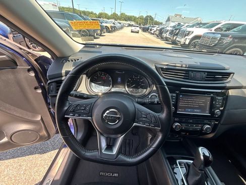 Used 2017 Nissan Rogue SL FWD image 13
