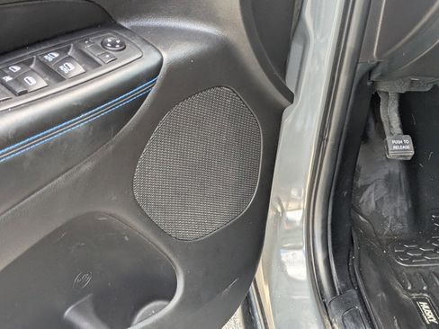 Used 2020 Jeep Grand Cherokee Laredo image 13