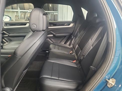 Used 2024 Porsche Cayenne S AWD/4WD image 8