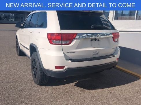 Used 2012 Jeep Grand Cherokee Laredo w/ Laredo E Group AWD/4WD image 4