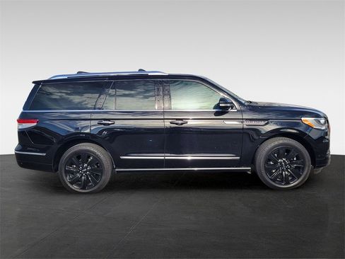 Used 2023 Lincoln Navigator Reserve image 8
