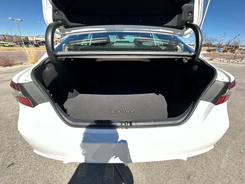Used 2022 Toyota Camry SE w/ Carpet Mat Package (TMS) FWD image 27