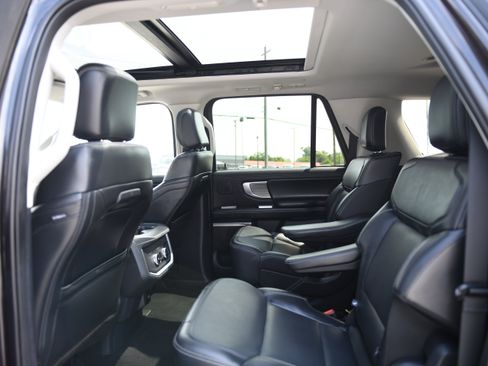 Used 2025 Ford Expedition Max Platinum w/ Driver's Package AWD/4WD image 16