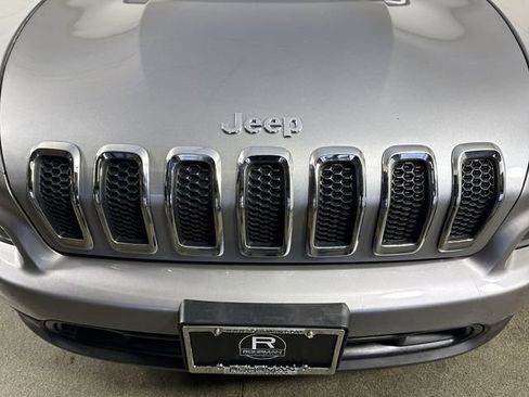 Used 2016 Jeep Cherokee Latitude w/ Cold Weather Group AWD/4WD image 26