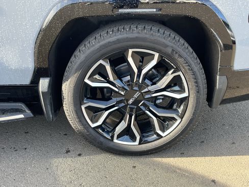 Used 2024 GMC Sierra EV Denali image 25