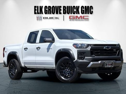 Used 2025 Chevrolet Colorado Trail Boss AWD/4WD image 2