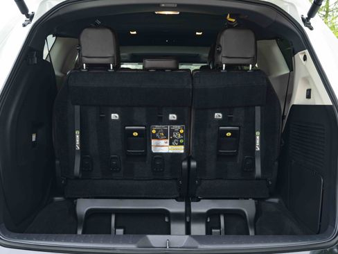 Used 2024 Toyota Sienna Platinum FWD image 46