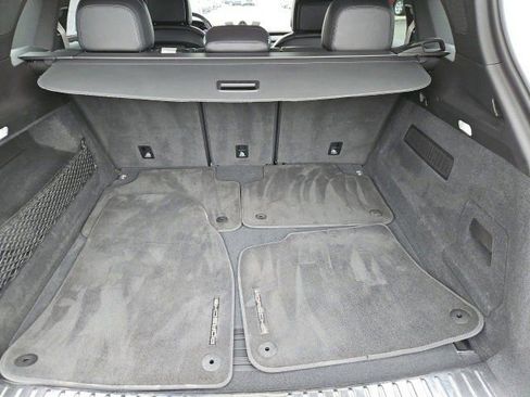 Used 2022 Porsche Cayenne Platinum Edition image 16