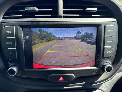 Used 2023 Kia Soul LX w/ LX Technology Package image 3