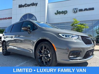 Used 2025 Chrysler Pacifica Limited